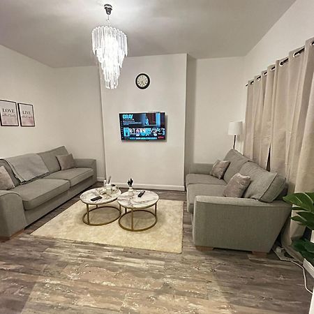 Lovely 5Br Home In Manchester. Close To The City ภายนอก รูปภาพ