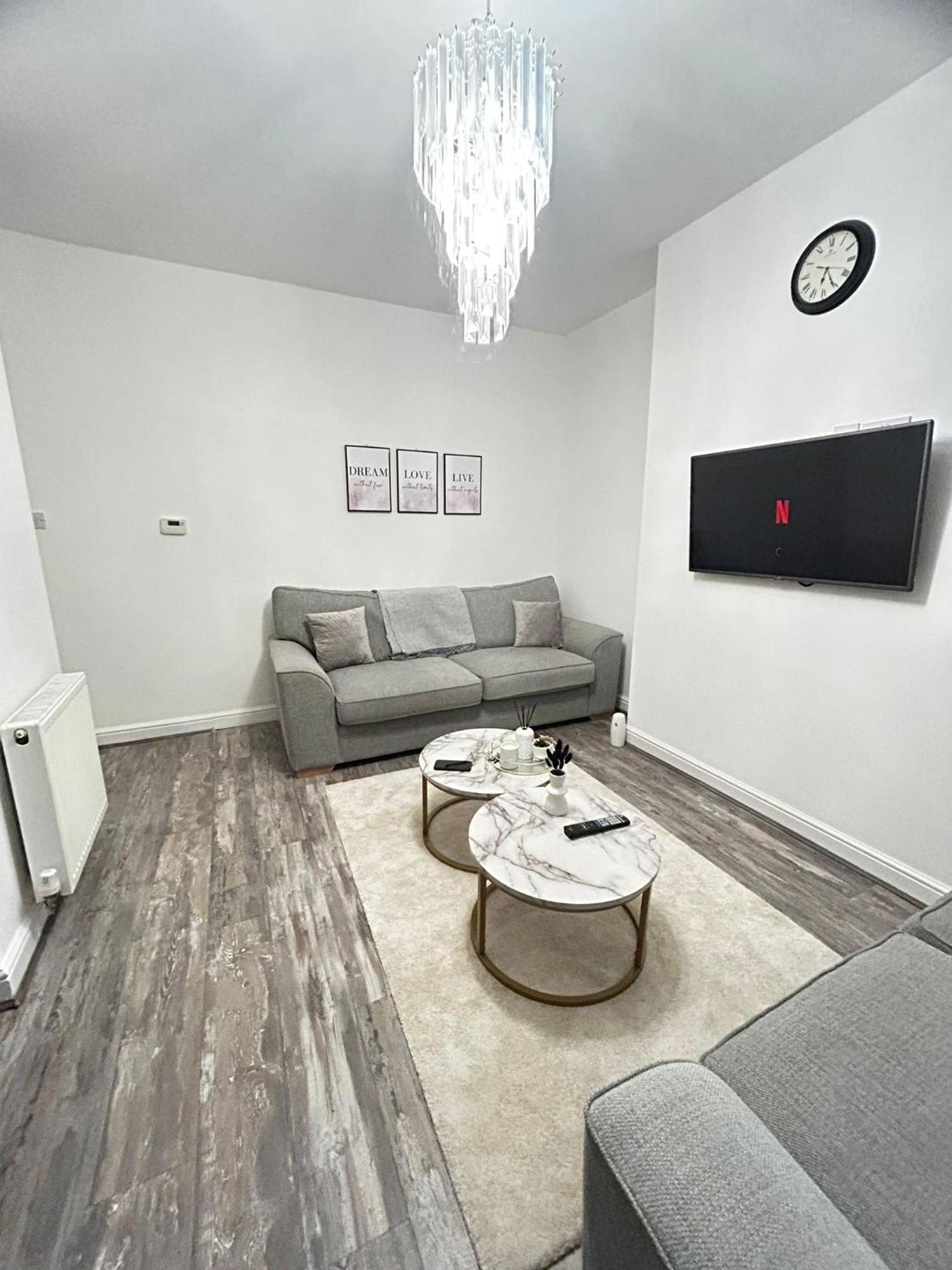 Lovely 5Br Home In Manchester. Close To The City ภายนอก รูปภาพ
