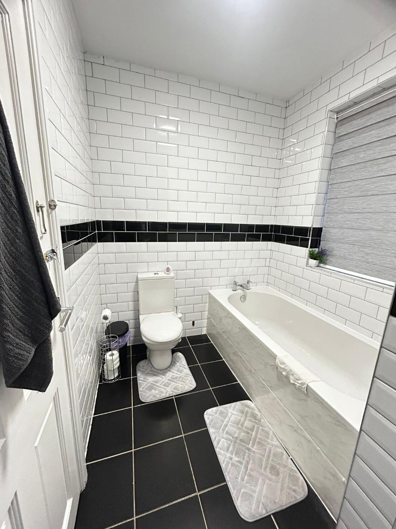 Lovely 5Br Home In Manchester. Close To The City ภายนอก รูปภาพ