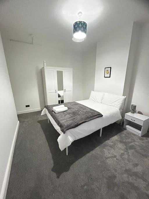 Lovely 5Br Home In Manchester. Close To The City ภายนอก รูปภาพ