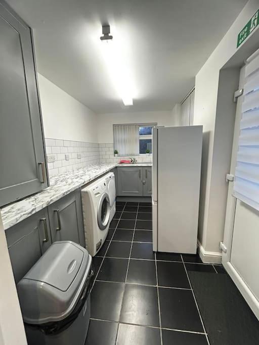 Lovely 5Br Home In Manchester. Close To The City ภายนอก รูปภาพ