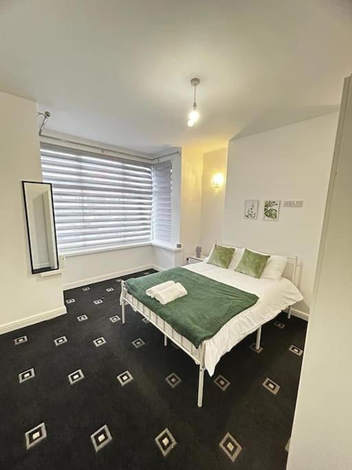 Lovely 5Br Home In Manchester. Close To The City ภายนอก รูปภาพ