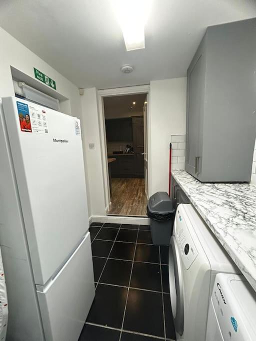 Lovely 5Br Home In Manchester. Close To The City ภายนอก รูปภาพ