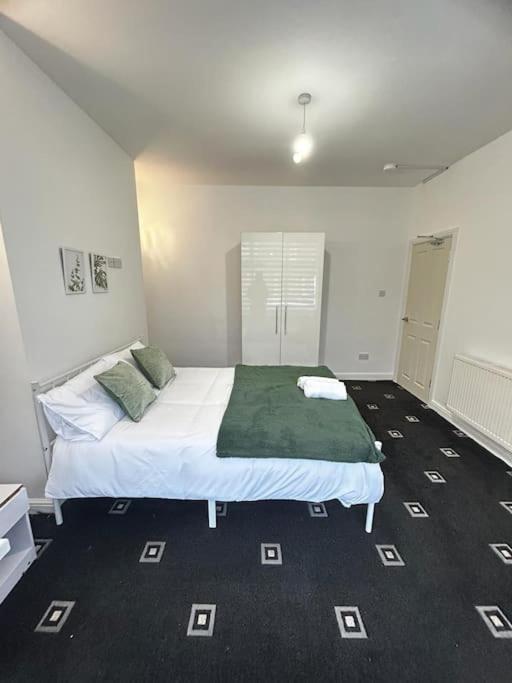 Lovely 5Br Home In Manchester. Close To The City ภายนอก รูปภาพ