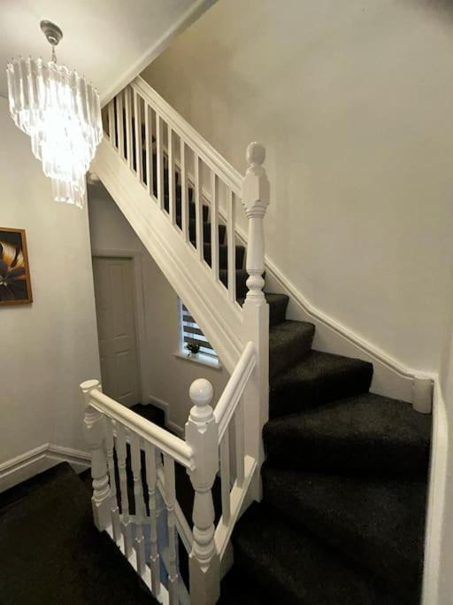 Lovely 5Br Home In Manchester. Close To The City ภายนอก รูปภาพ