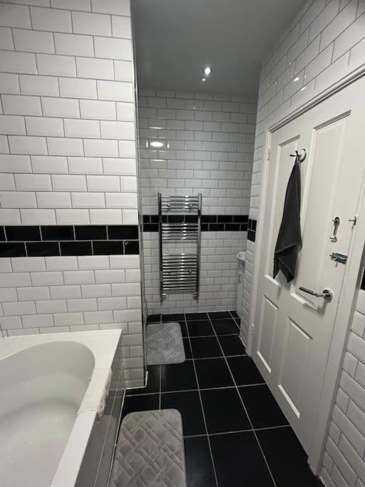 Lovely 5Br Home In Manchester. Close To The City ภายนอก รูปภาพ