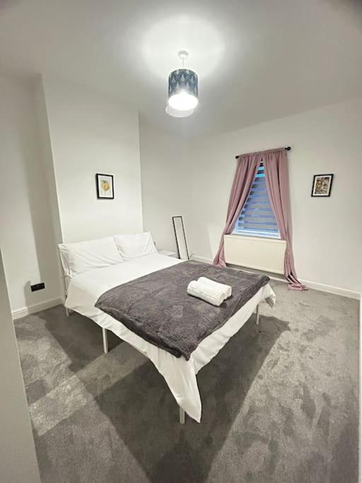Lovely 5Br Home In Manchester. Close To The City ภายนอก รูปภาพ