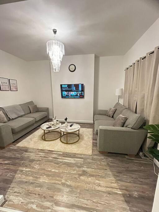 Lovely 5Br Home In Manchester. Close To The City ภายนอก รูปภาพ